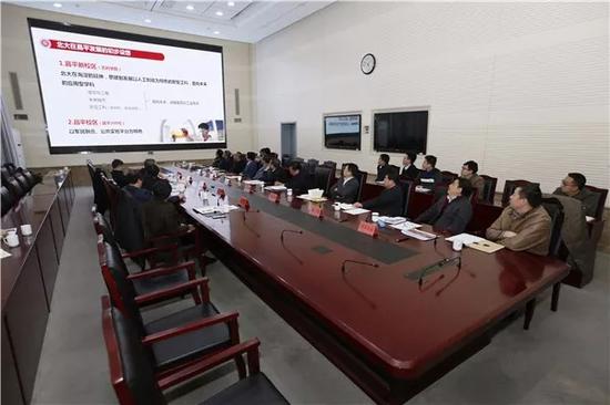北京大学副校长王仰麟、龚旗煌，区领导孙卫、贺军出席会议。