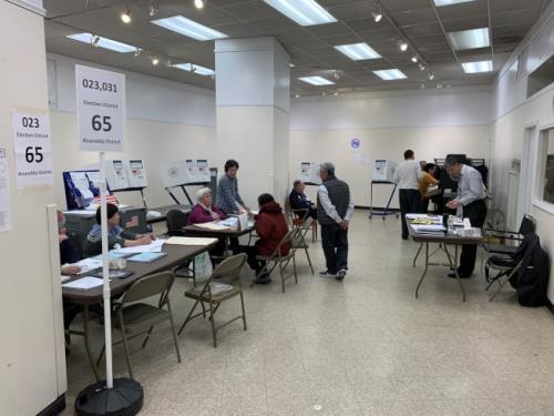 截至下午4时，孔子大厦投票站已经有超过250名选民投票。（图片来源：美国《世界日报》记者 和钊宇 摄）