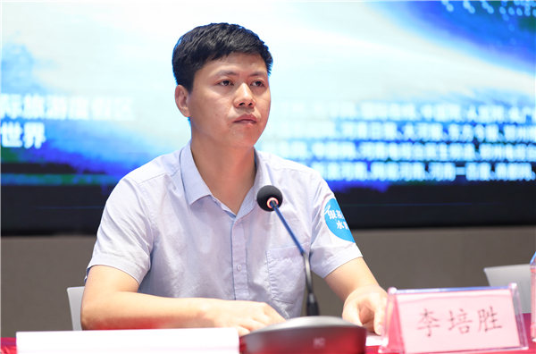 河南首家无人机表演编队亮相 夜空中上演科幻大片！