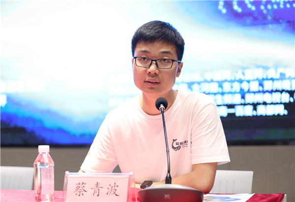 河南首家无人机表演编队亮相 夜空中上演科幻大片！