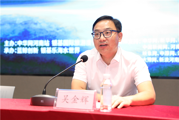 河南首家无人机表演编队亮相 夜空中上演科幻大片！