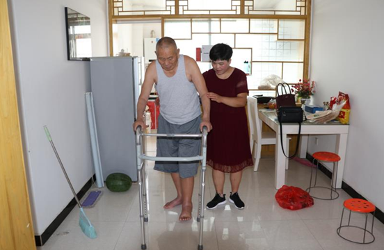 【网聚正能量 追梦太康人】张培育：82岁邻居偏瘫，主动接回家中照顾5个月