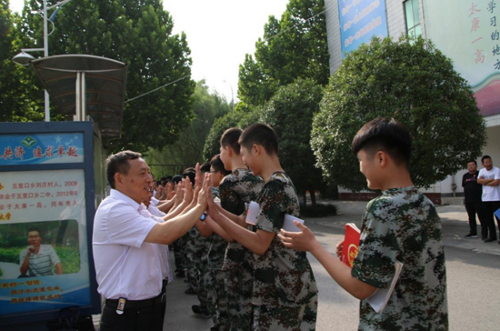 【网聚正能量 追梦太康人】太康沈世弘：躬耕教育32年 从来没有双休日节假日